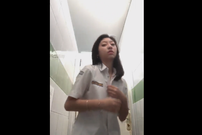 Cari Sensasi Indo Cewe SMA Telanjang di Toilet Sekolah